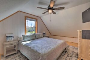 Boone area cabin on the creek upstairs, with king bedroom with view