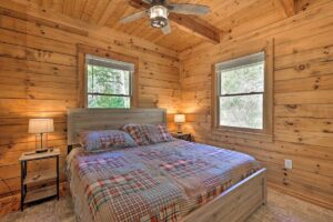 Modern vacation cabin with king size bed in master